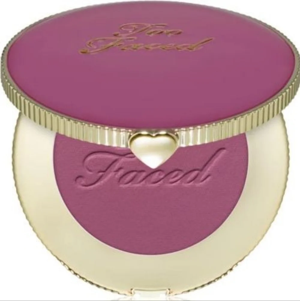 Too Faced Berry Dreamy Blurring CLOUD BLUSH - Berry Purple